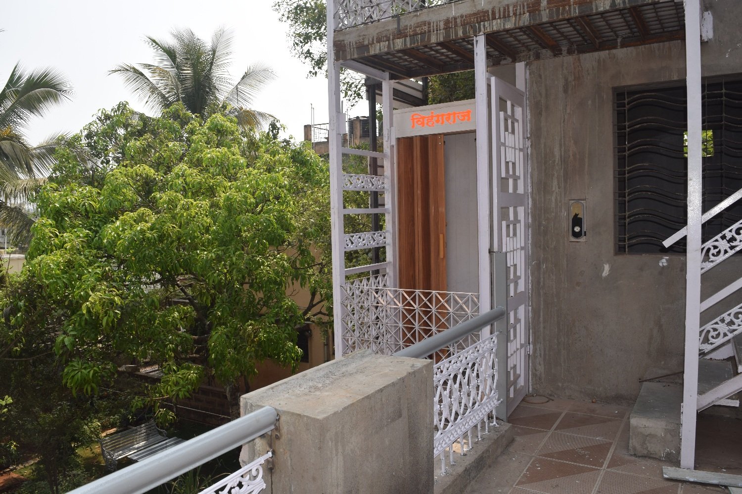 Home/Hydraulic Elevators